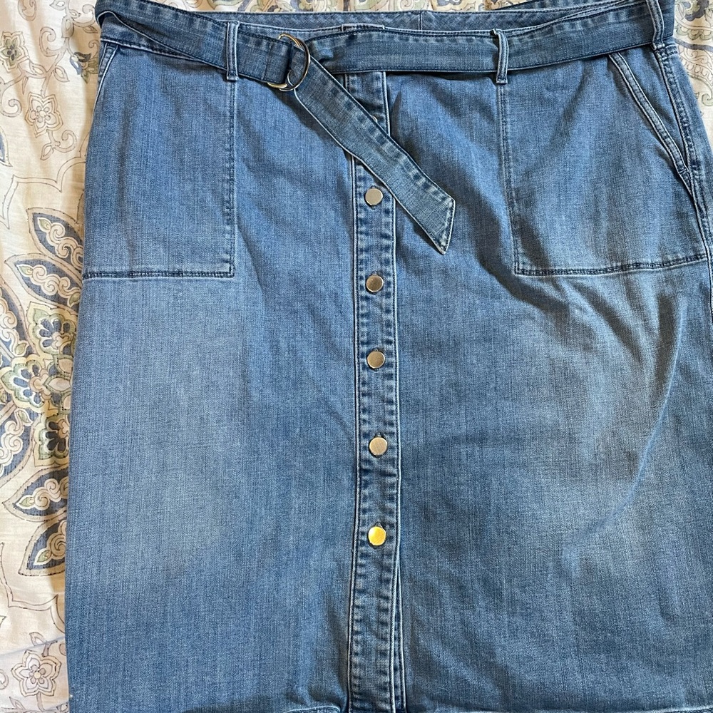 Chicos button front denim skirt size 4 20/22 XXL